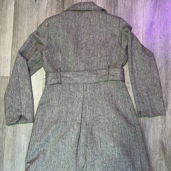 Classic black and grey coat. Missing one button - Picture 5 of 8